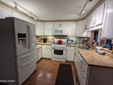 133 Oak Manor Dr, Milford, PA 18337 - photo 3