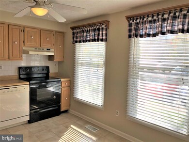 19123 Willow Spring Dr, Germantown, MD 20874 - photo 7