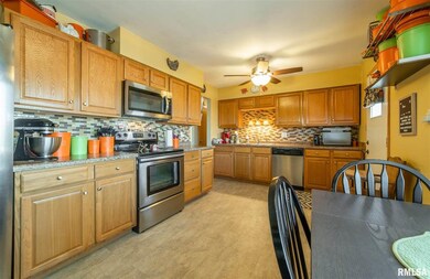 220 Heritage Ave, Lincoln, IL 62656 - photo 7