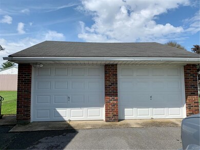 914 Oplinger Rd, Allentown, PA 18106 - photo 2