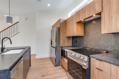 2206 Arroyo Ave unit 205, Dallas, TX 75219 - photo 3