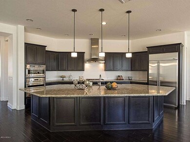 005_Beautiful Gourmet Kitchen