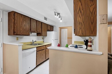 18 Beals Cove Rd unit J, Hingham, MA 02043 - photo 3