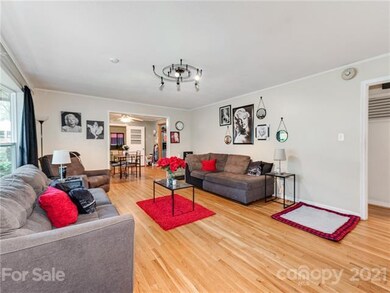 711 N Oakwood Dr, Statesville, NC 28677 - photo 4