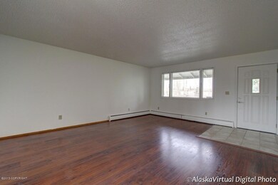 Front Entry/Livingroom