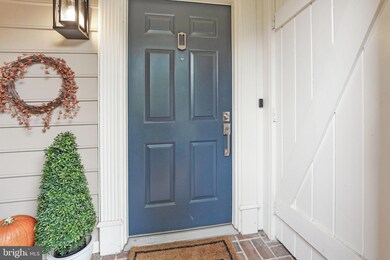 6833 Mclean Province Cir, Falls Church, VA 22043 - photo 3