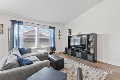 645 SW Nugget St, Mountain Home, ID 83647 - photo 5