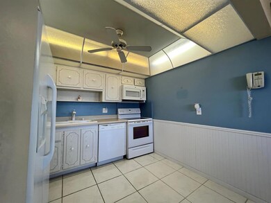 406 Greenbrier B, West Palm Beach, FL 33417 - photo 3