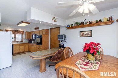 2316 Olympia Dr, Bettendorf, IA 52722 - photo 7