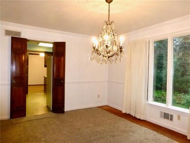 Dining room to kitchen