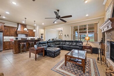 303 Paddle Boat Dr, Granbury, TX 76049 - photo 3