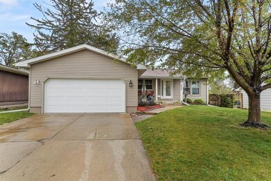 111 31st St SW, Cedar Rapids, IA 52404 - photo 2