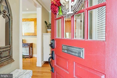 6306 Waterway Dr, Falls Church, VA 22044 - photo 4