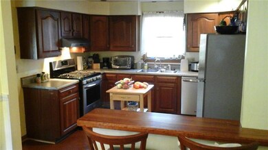 Nice kitchen, appliances stay with...