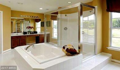 7207 Flame Leaf Ct, Clinton, MD 20735 - photo 6