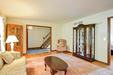 611 Route 524 Upper Freehold-large-010-L