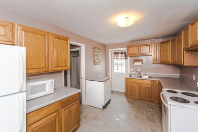925 N 4th St Grand Forks ND-print-004-8-