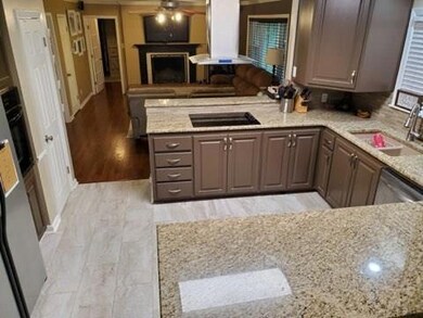 504 Holiday Cir, Pineville, LA 71360 - photo 5