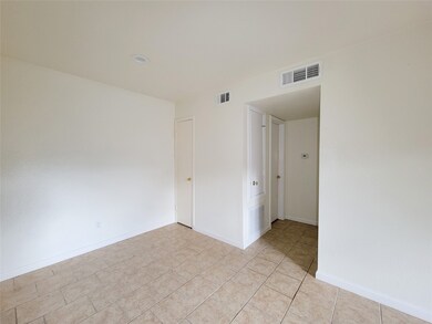 821 E House St unit 102, Alvin, TX 77511 - photo 7