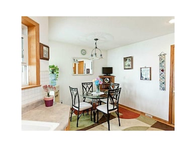 Eat-in Kitchen.