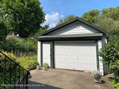 121 Bache Ave, Staten Island, NY 10306 - photo 3