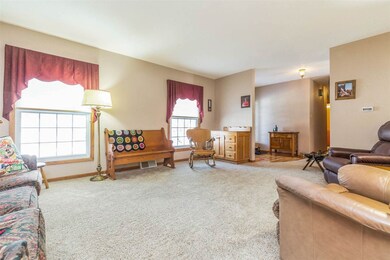 1427 Elmridge Dr, Cedar Falls, IA 50613 - photo 2