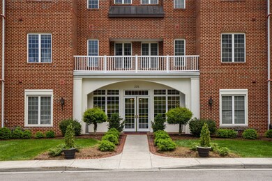 225 23rd St SW Roanoke VA-large-002-2-2-