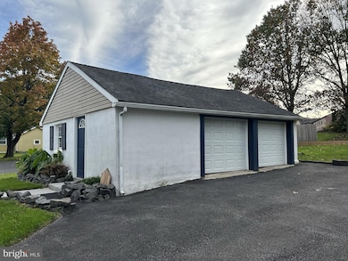 349 E Fulton St, Ephrata, PA 17522 - photo 3