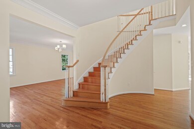 8933 Falls Farm Dr, Potomac, MD 20854 - photo 5