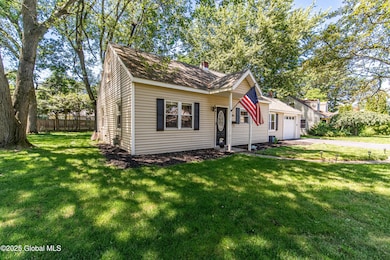 Welcome to 1105 Outer Dr in Rotterdam!