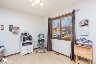 3908 Tom White Circle-large-007-5-Dining
