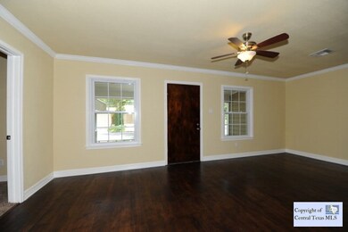 1112 N San Marcos St, Seguin, TX 78155 - photo 4