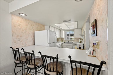 Kitchen with breakfast bar