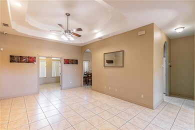 917 E Dorothy Cir, Pharr, TX 78577 - photo 4