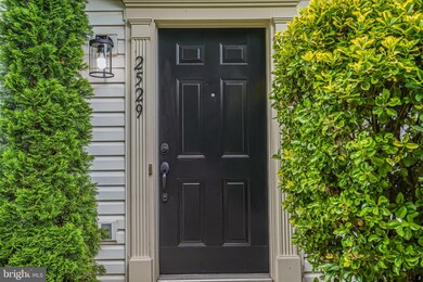 2529 Logan Wood Dr, Herndon, VA 20171 - photo 3