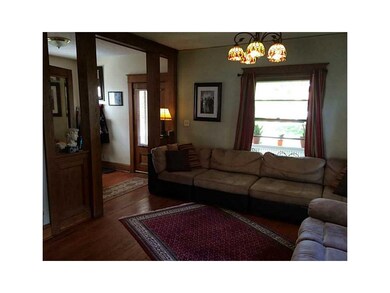 Living Room-L1. Great sized living room, big enoug