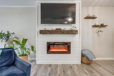 641 Forest Ln, Hurst, TX 76053 - photo 7