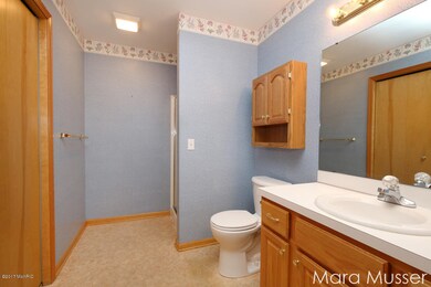 1047 Amber Cove Dr SW unit 42, Byron Center, MI 49315 - photo 6
