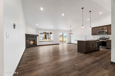 8642-Ferguson-Lane-4085