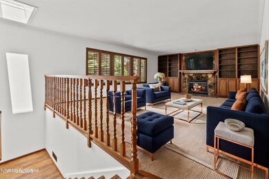 5-Ute-Ct-106 - Living Room - Modern - 3