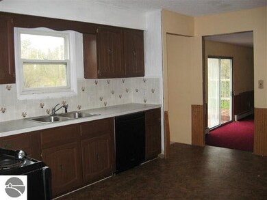 409 Oceana St, Oscoda, MI 48750 - photo 3