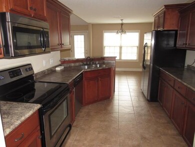 208 Victorian Lake Dr, Brunswick, GA 31525 - photo 4