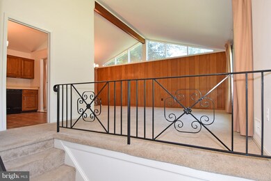 8205 Springfield Village Dr, Springfield, VA 22152 - photo 4