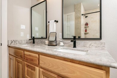 512 W Hackberry St, Fredericksburg, TX 78624 - photo 7