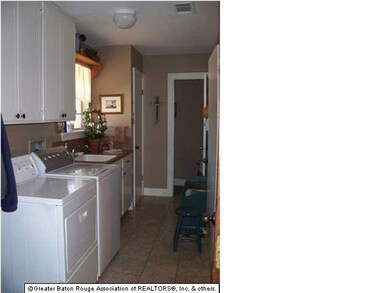 Huge laundry w/ deep sink and restroom