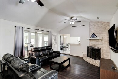16311 Barcelona Dr, Friendswood, TX 77546 - photo 4
