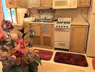 748 Long Shores Dr, Barrington, NH 03825 - photo 4