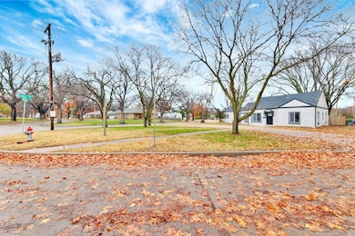 5608 E Park Hollow Dr, Wichita, KS 67208 - photo 2