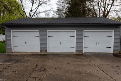 Detached 3 car garage