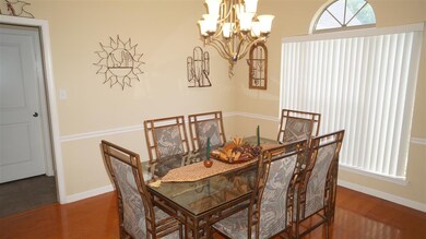 Spacious Dining Room~Chair Rail~Hardwood Floors~Se